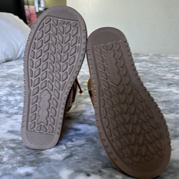 NWOT Kookaburra by Uggs Light Brown and Cream Fur Lace Ip Size 6 Women’s - Picture 2 of 4